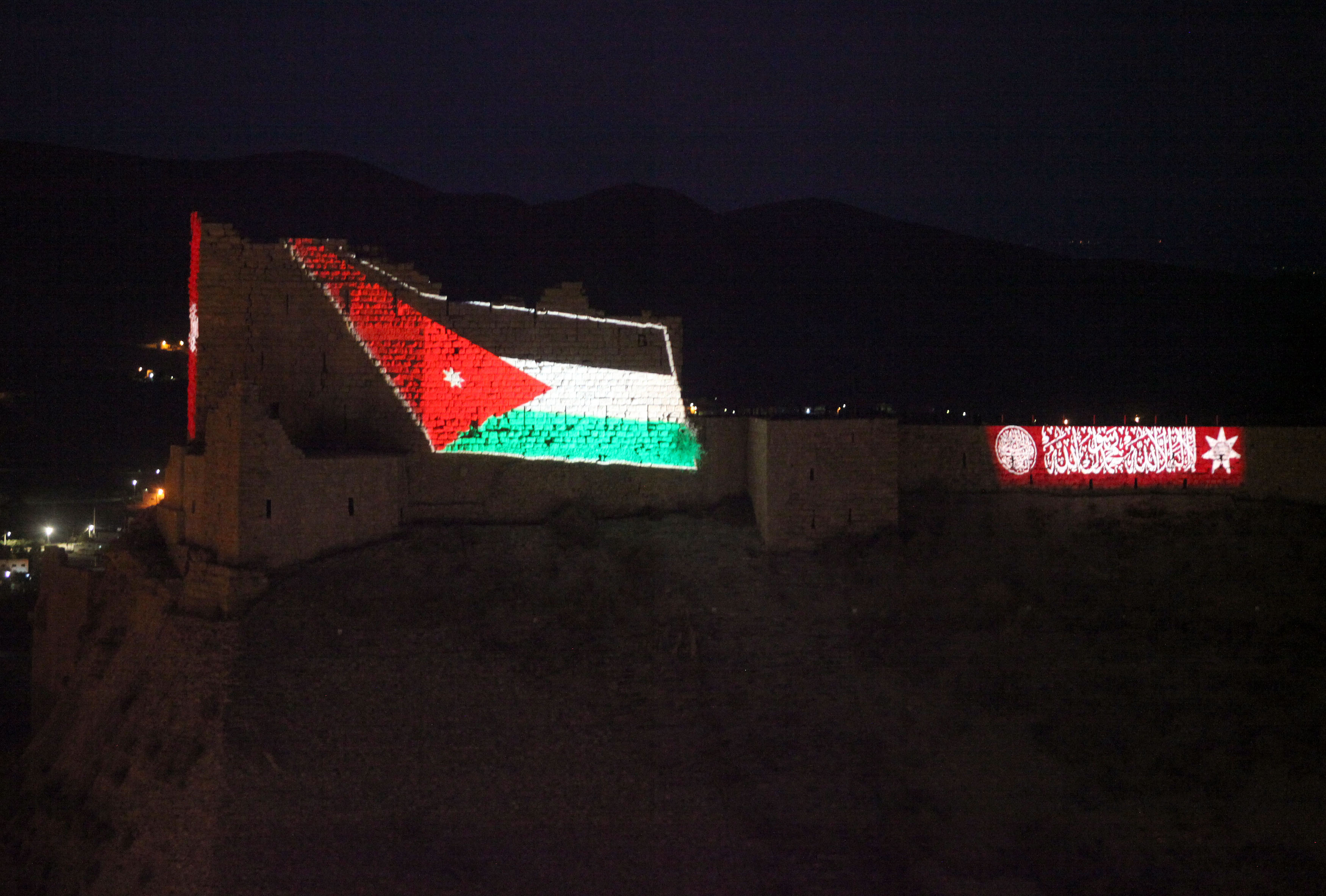 إضاءة قلعة الكرك (صور)