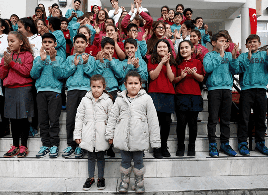 34 توأما بمدرسة تركية واحدة (شاهد)