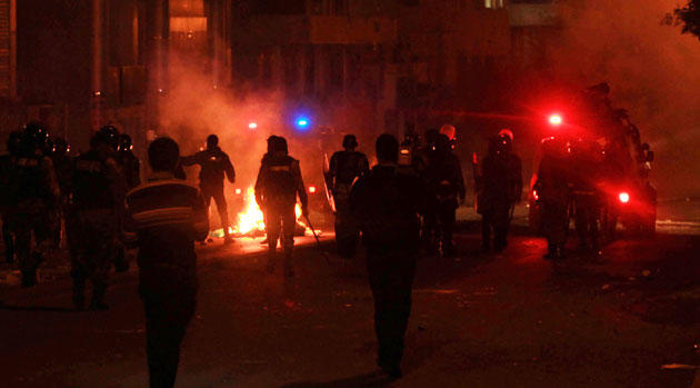 إصابات وحرق سيارات بمشاجرة جماعية في