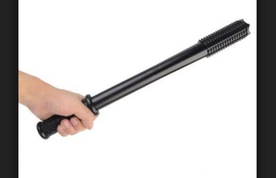 ثلاثيني يضرب شقيقه بـ ’قنوة‘ ويدخله