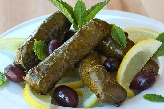 (ورق العنب) يشعل أزمة بين السعوديين