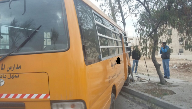 إصابة 5 طلاب إثر تدهور حافلة