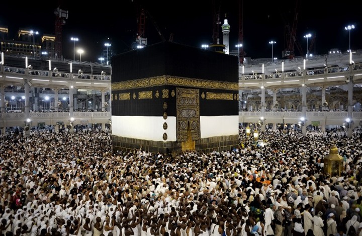 حملة عالمية تدين اعتقال معتمرين اثنين