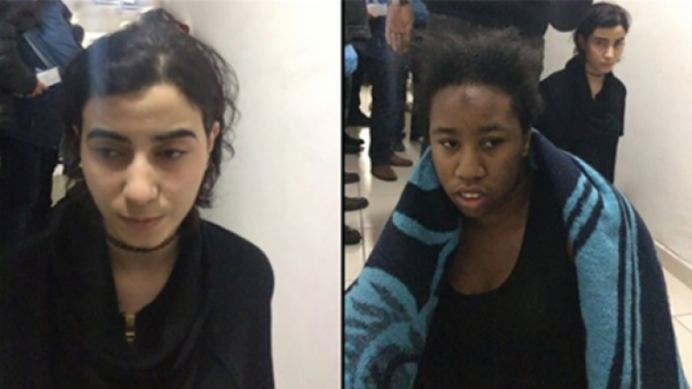 فتاة مصرية.. من بين 3 فتيات