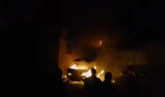 حريق يلتهم باصا في الغويرية (فيديو)