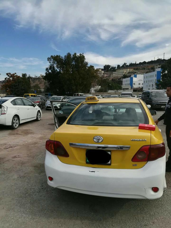 ضبط مركبة كتب على زجاجها عبارات