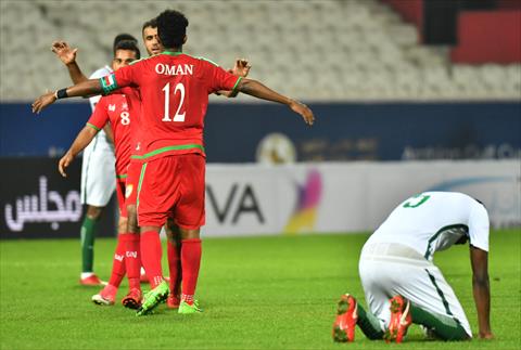 عمان تطيح بالسعودية وتتأهل برفقة الإمارات