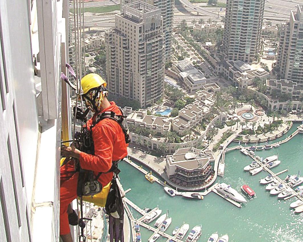 أكثر من ثلثي العمالة في دول