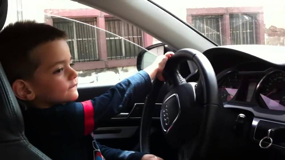 طفل في الحادية عشرة سرق سيارة