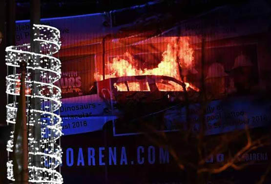 حريق يدمر مئات السيارات في ليفربول