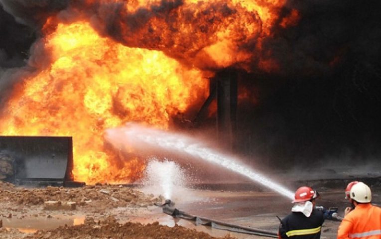 إصابة شخصين بحريق منزل في مادبا