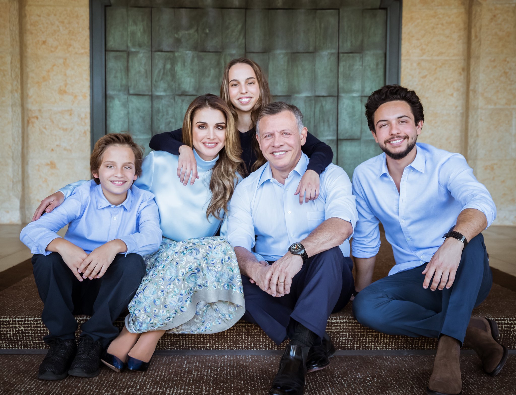 الملكة: من عائلتنا