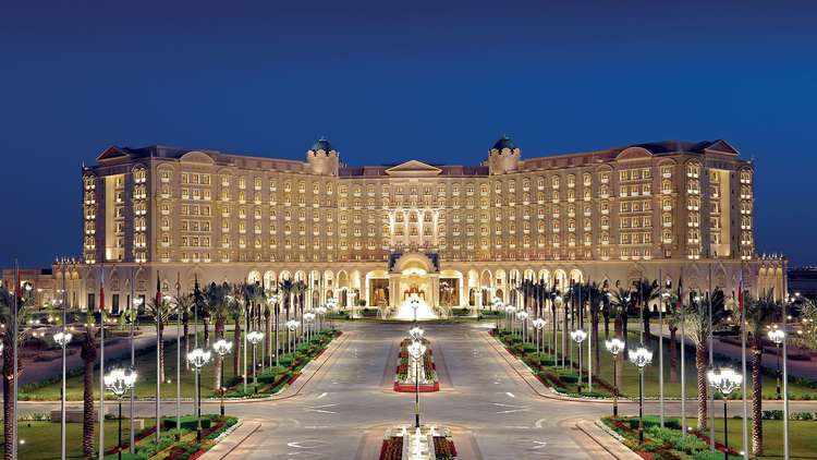 جميع موقوفي «ريتز الرياض» يغادرونه بعد