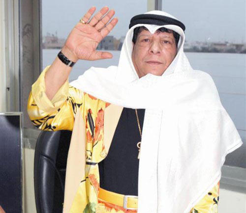 شعبولا يدافع عن مطربة (بص امك)..