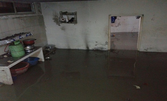 الامطار تداهم منازل في إربد وفرق