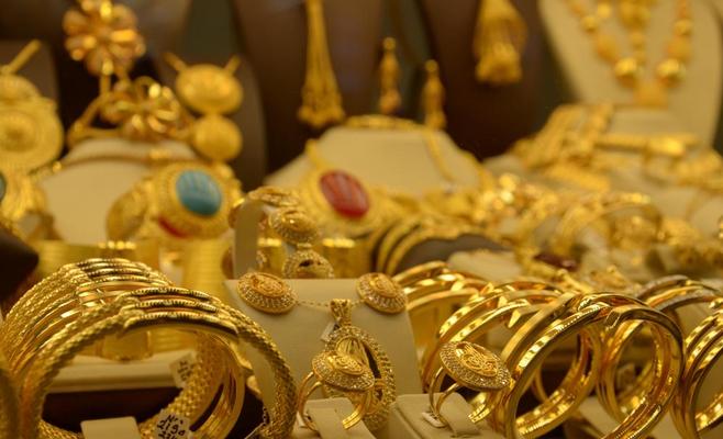 الذهب ينخفض من أعلى مستوى في