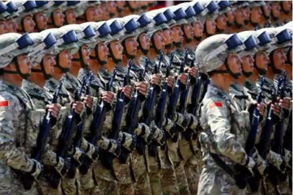 فيديو: عرض عسكري خيالي للجيش الصيني..