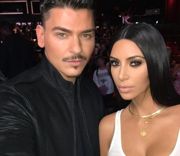 صور: كيم كاردشيان تتسوق بدون ماكياج