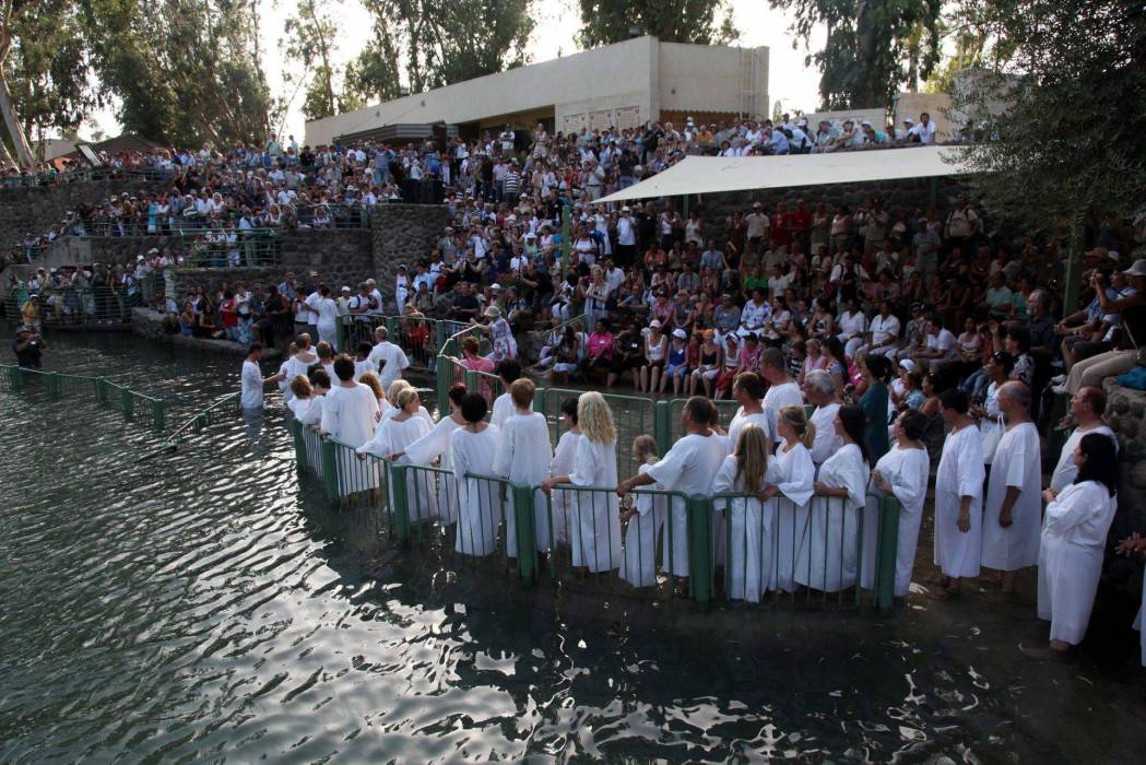 مسيحيو لبنان يحيون ذكرى عماد المسيح