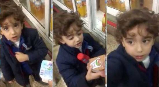 شاهد كيف قاطع طفل فلسطيني البضائع