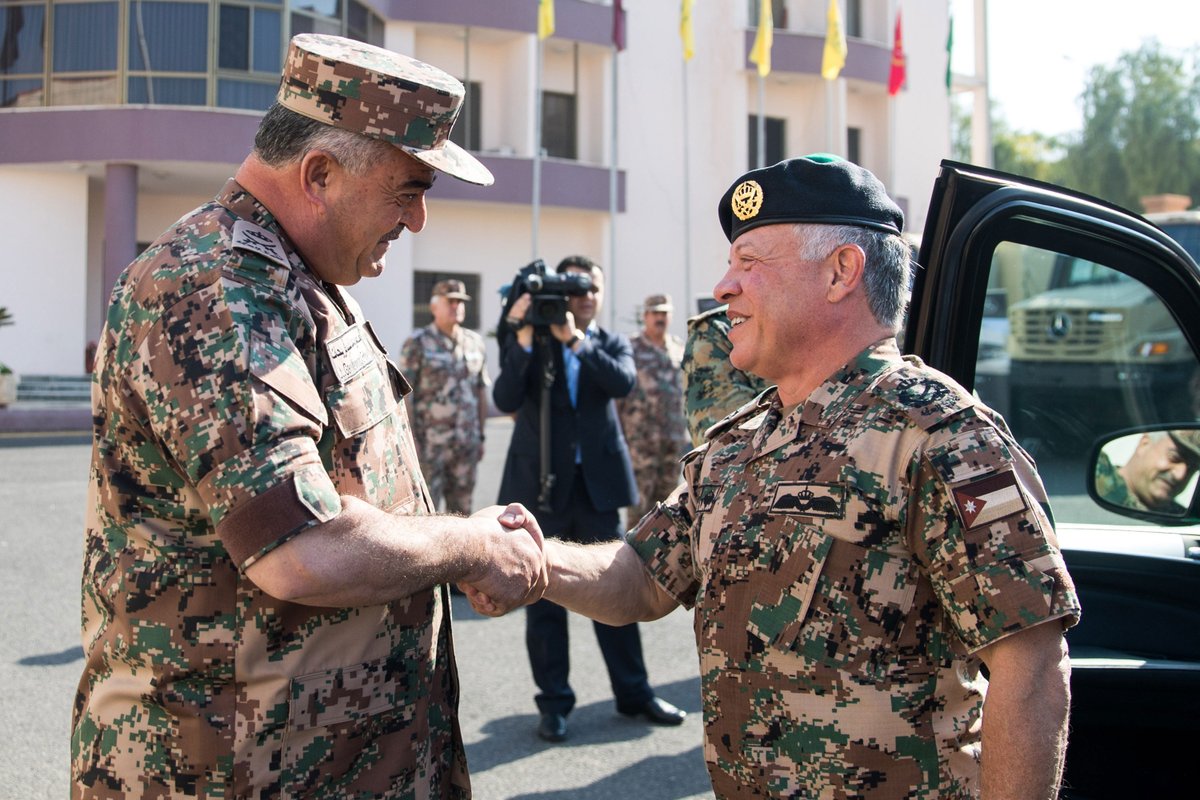 الملك يزور القيادة العامة