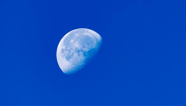 ترقبوا القمر العملاق هذا الشهر.. .