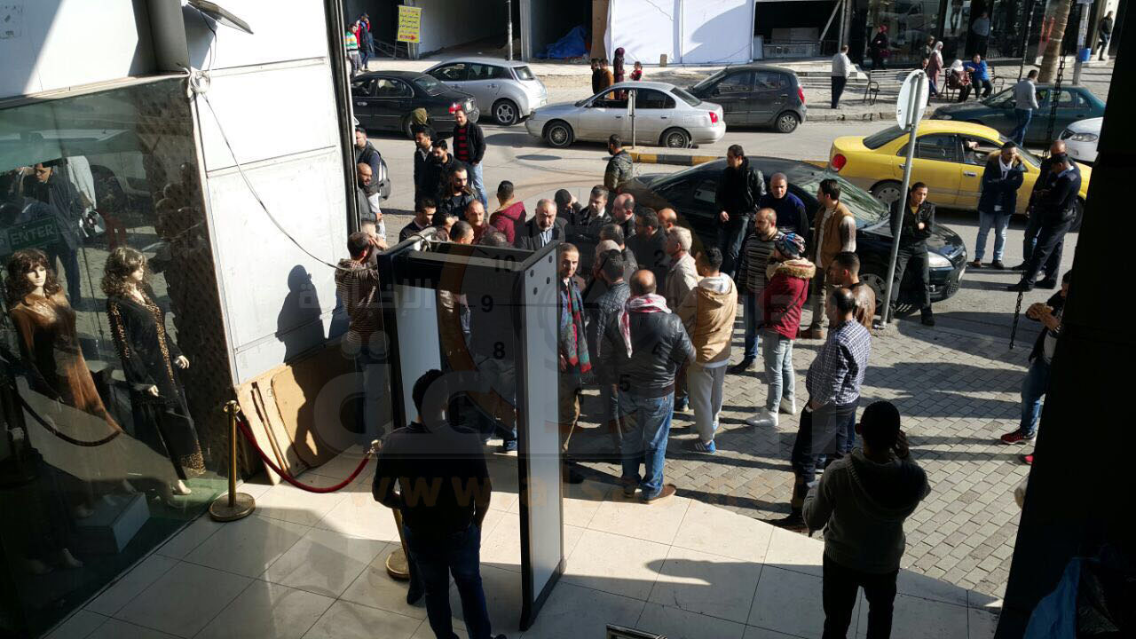 إضرابات جماعية تجتاح 4 مولات تجارية