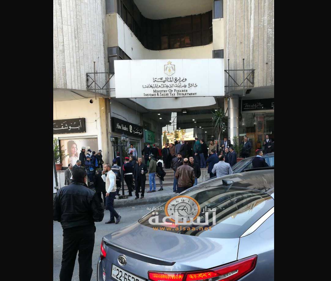 اخلاء دائرة الضريبة بعمارة البرج بعد