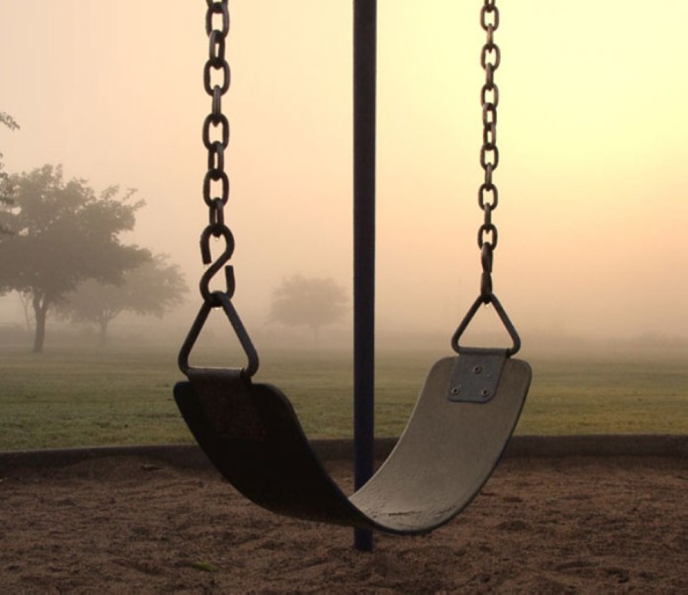 أرجوحة تشنق طفلا بمرج الحمام