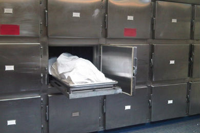 وفاة شاب طعنا في ظهر السرو