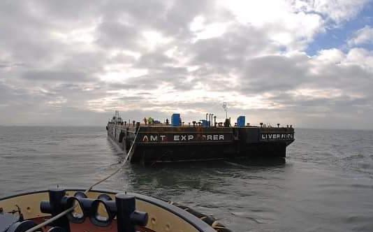 غرق ماعونة بحرية قديمة في ميناء