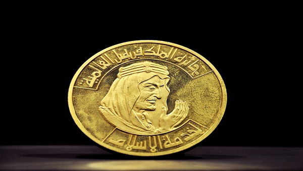 العالم الأردني بشار عواد يفوز بإحدى