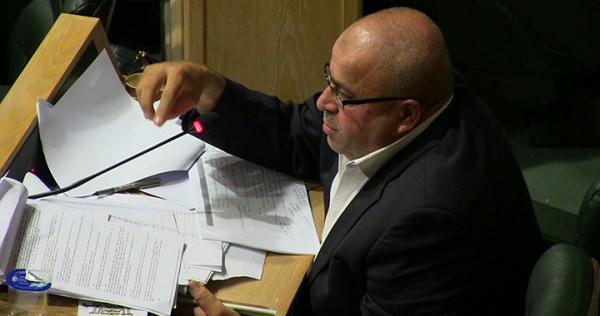 عطية يطالب بأسباب تعديل منهجي اللغة