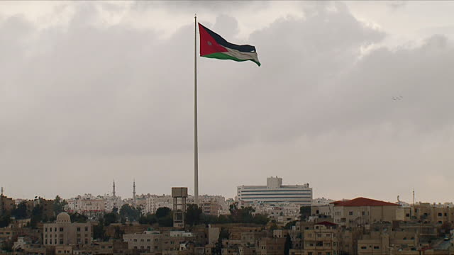 أجواء ماطرة وطقس بارد حتى الثلاثاء