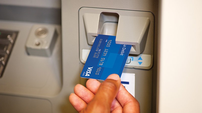 بنوك محلية تحذر عملاءها