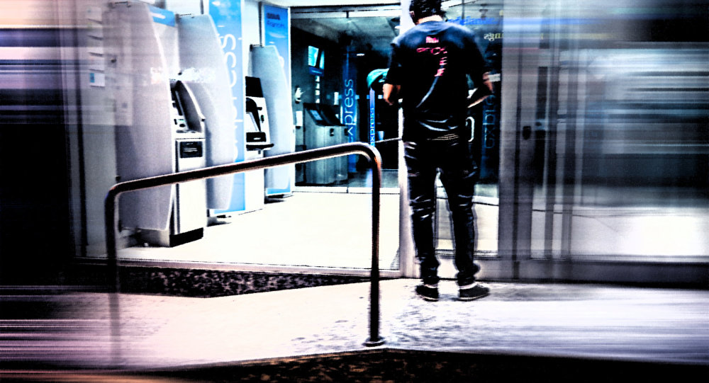 بالفيديو.. فئران تنهش أموال الصراف الآلي