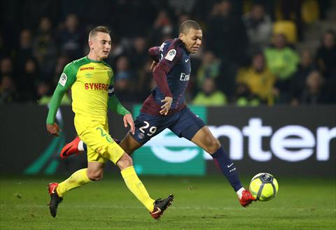 سواريز يقود برشلونة المتصدر لانتفاضة هائلة