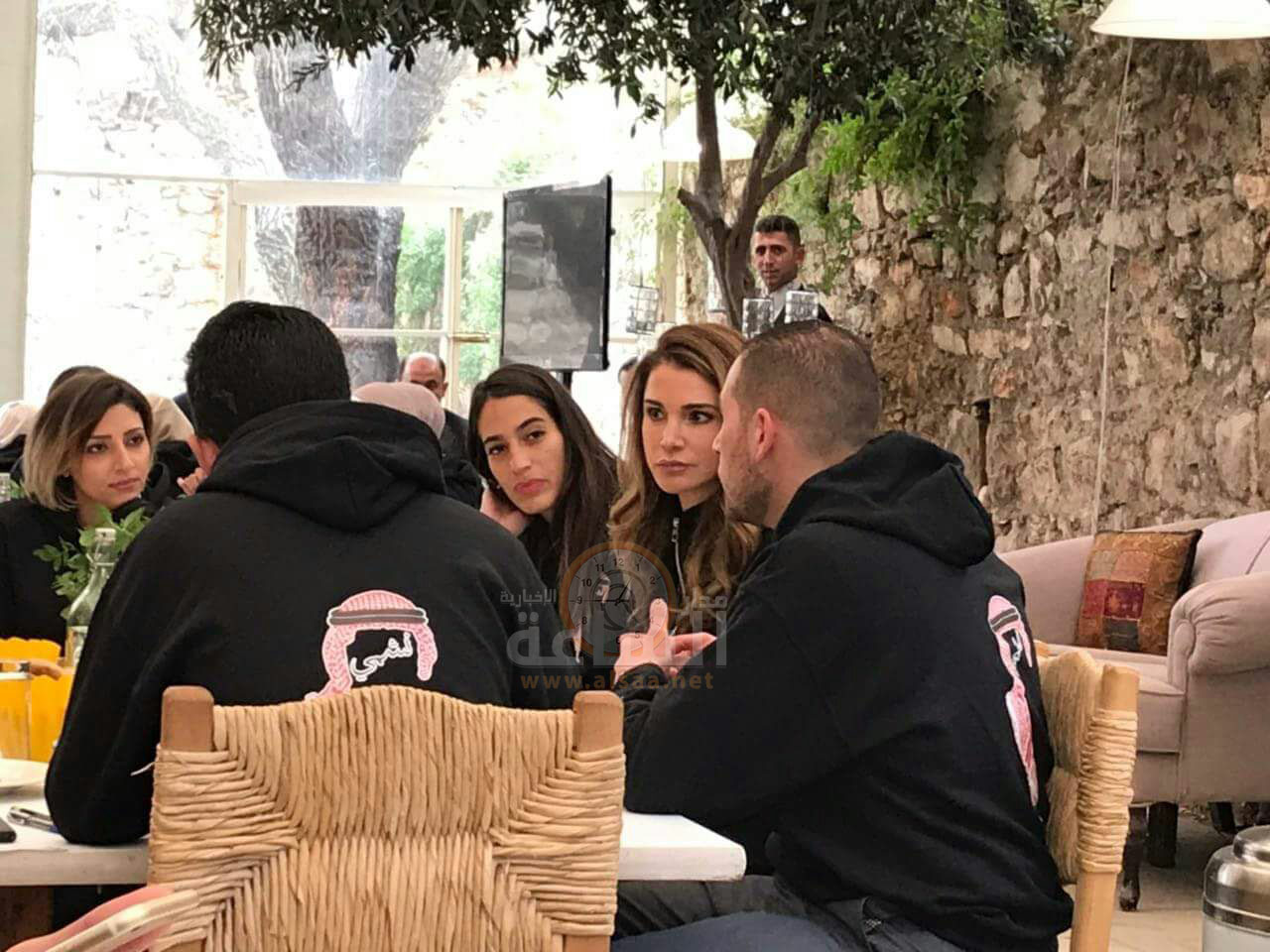 الملكة تلتقي متطوعي «نشمي» في الرينبو