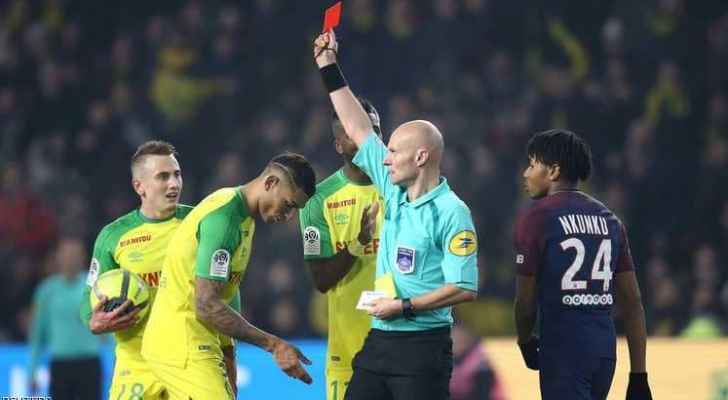 إيقاف حكم فرنسي ركل لاعبا وطرده