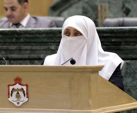 العتوم تقترح تعديل تعريف المعلم ليشمل