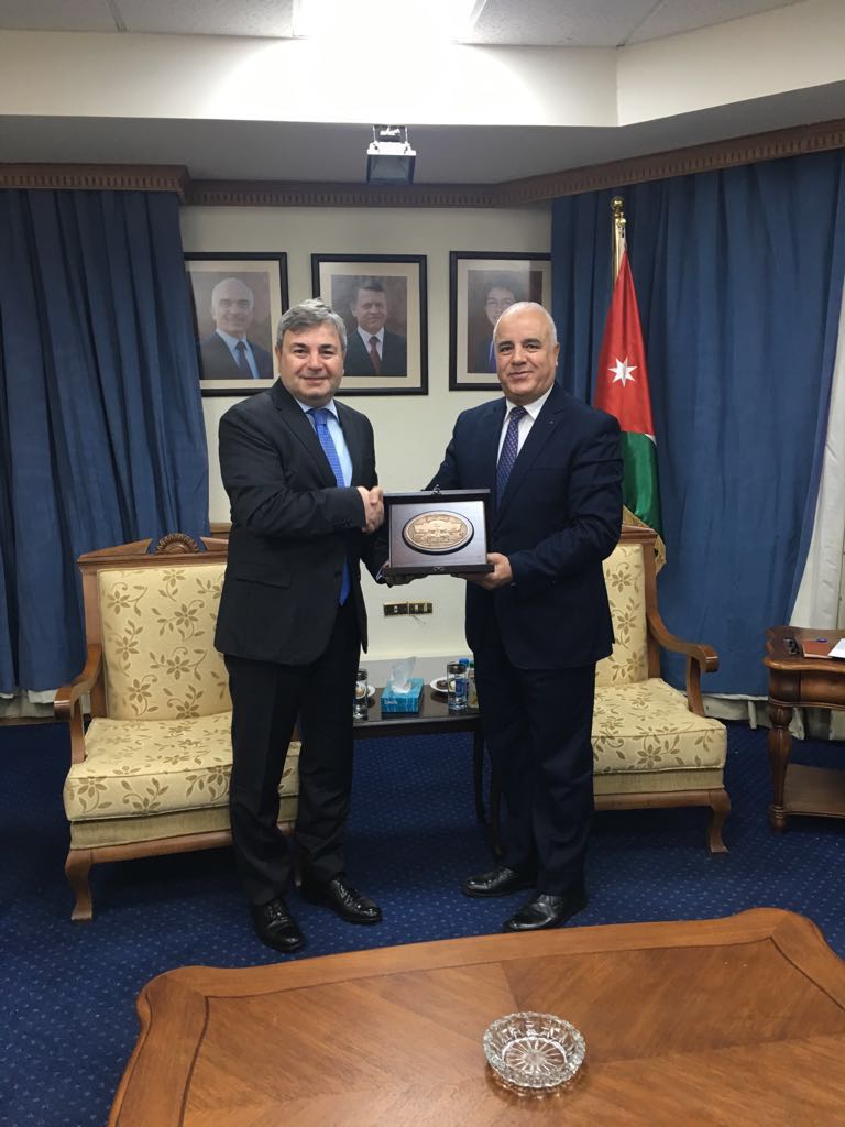 السفير التركي يلتقي رئيس واعضاء لجنة