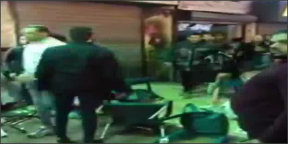 بالفيديو.. كنافة تشعل معركة عنيفة بين