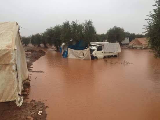 تأمين 14 شخصا يقطنون داخل خيم