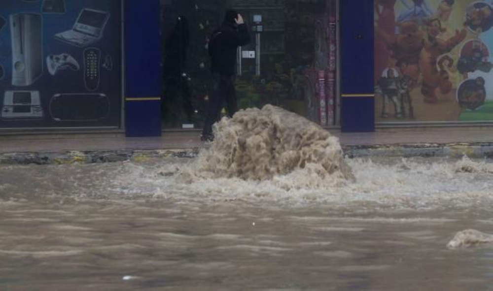 مياه الأمطار تداهم 31 منزلا في