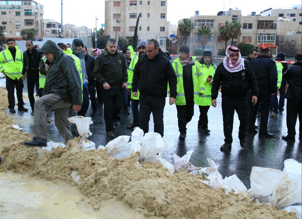بالصور.. إغلاق جزئي محدود في شارع