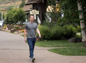 الرجل الذي يتحكم في ملياري شخص