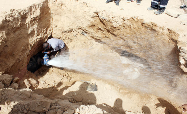 مواطن يسرق مياه الدولة لتزويد مزرعته