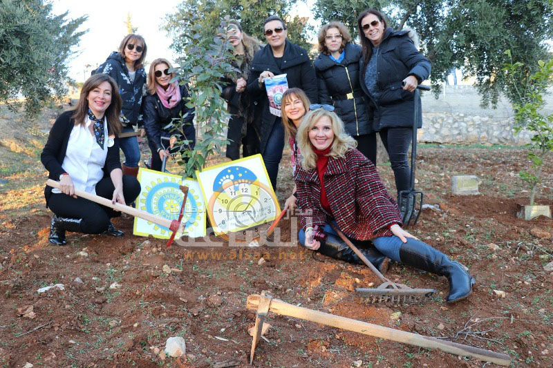 سيدات الإنرويل يحتفلن بيومهن العالمي (صور)