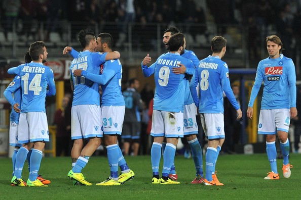 هدف ميرتنز يحافظ لنابولي على الصدارة