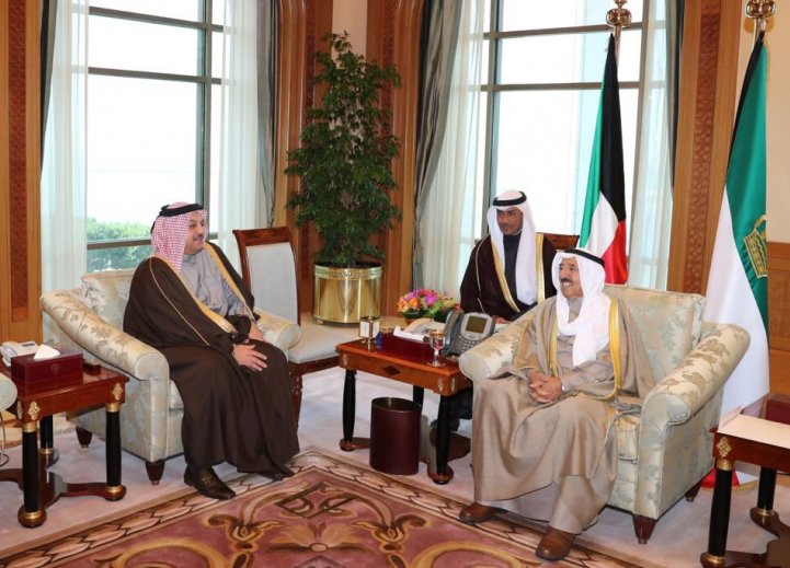 أمير الكويت يستقبل وزير الدفاع القطري